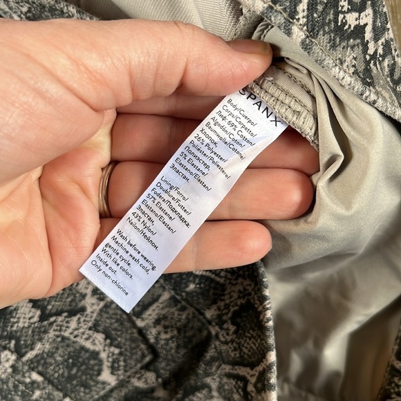 SPANX Jean-ish Snake Skin Print Jeggings Leggings Pants - Picture 6 of 13